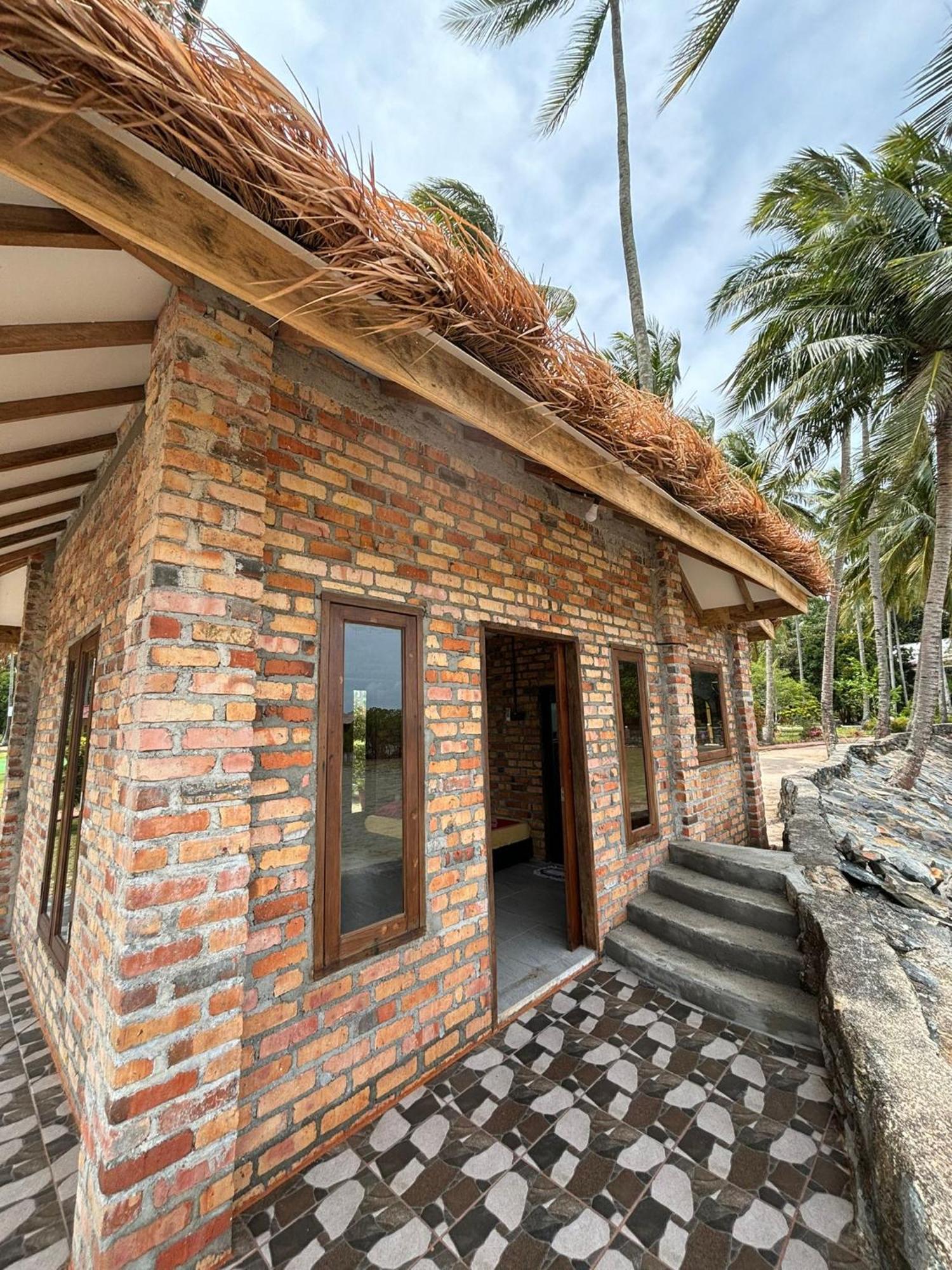 Loola Adventure Resort Teluk Bakau Exterior photo