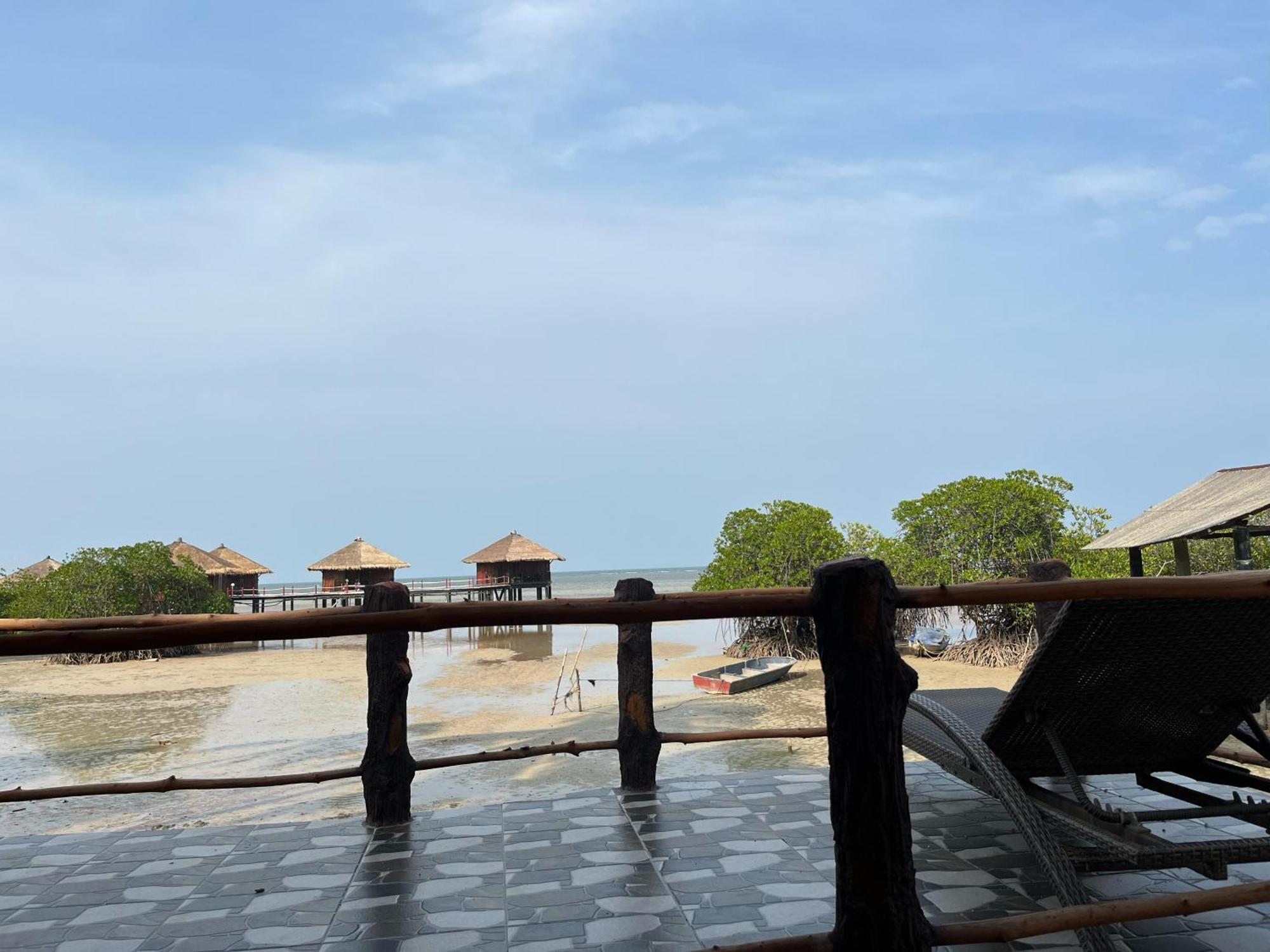 Loola Adventure Resort Teluk Bakau Exterior photo